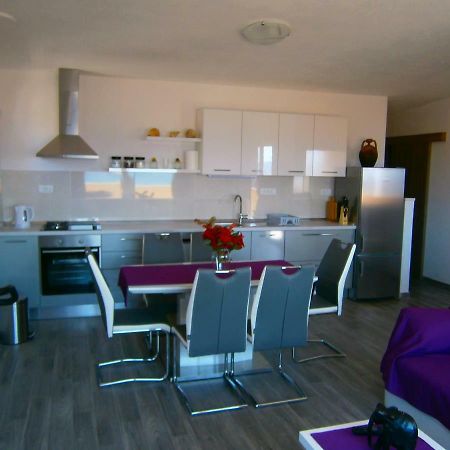 Apartment Willy Комижа Экстерьер фото
