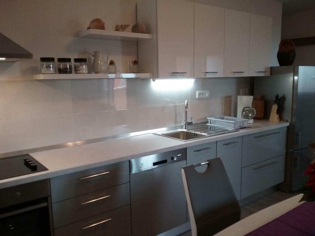 Apartment Willy Комижа Экстерьер фото