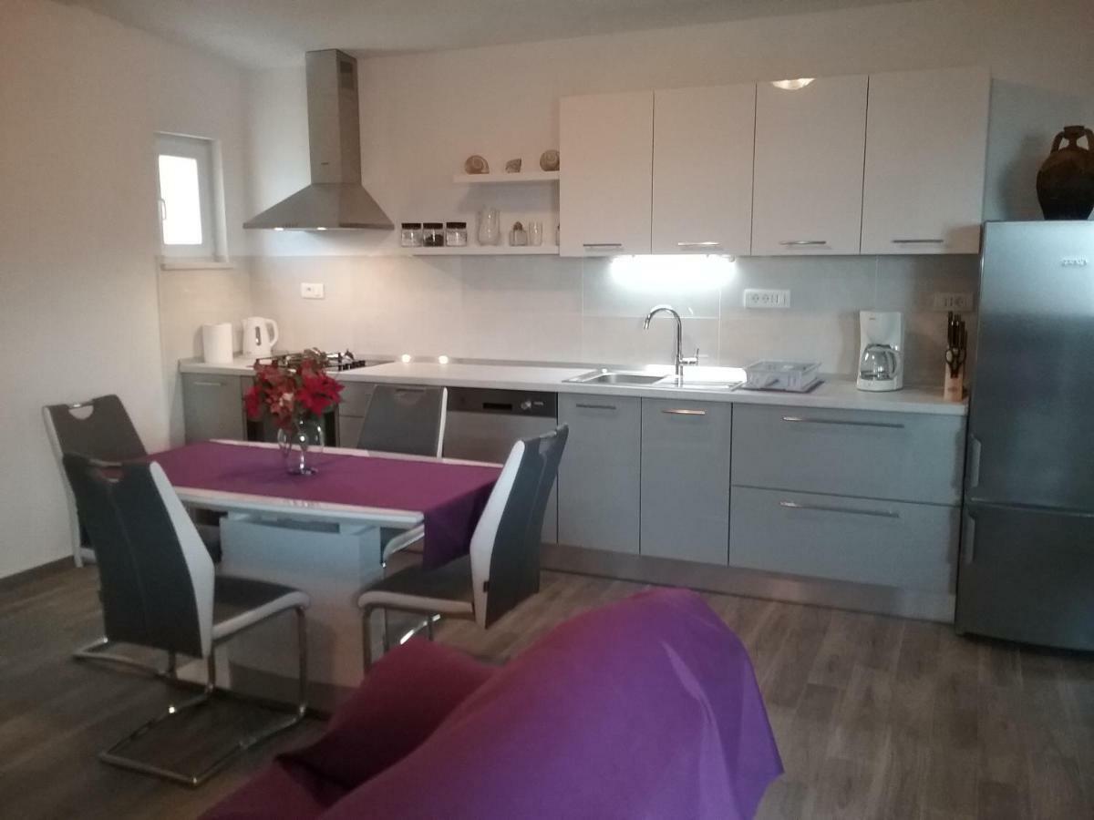 Apartment Willy Комижа Экстерьер фото