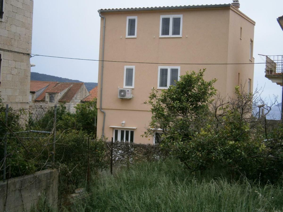 Apartment Willy Комижа Экстерьер фото