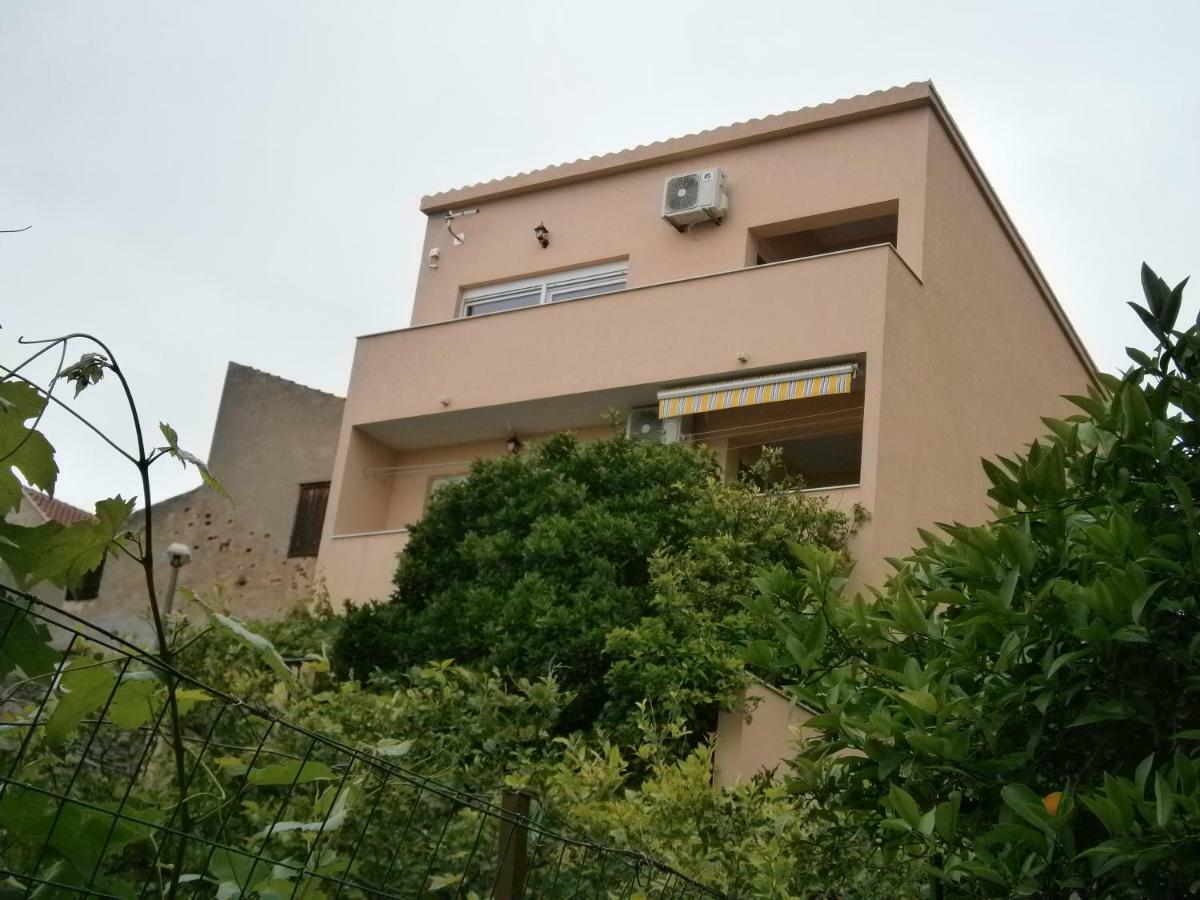 Apartment Willy Комижа Экстерьер фото
